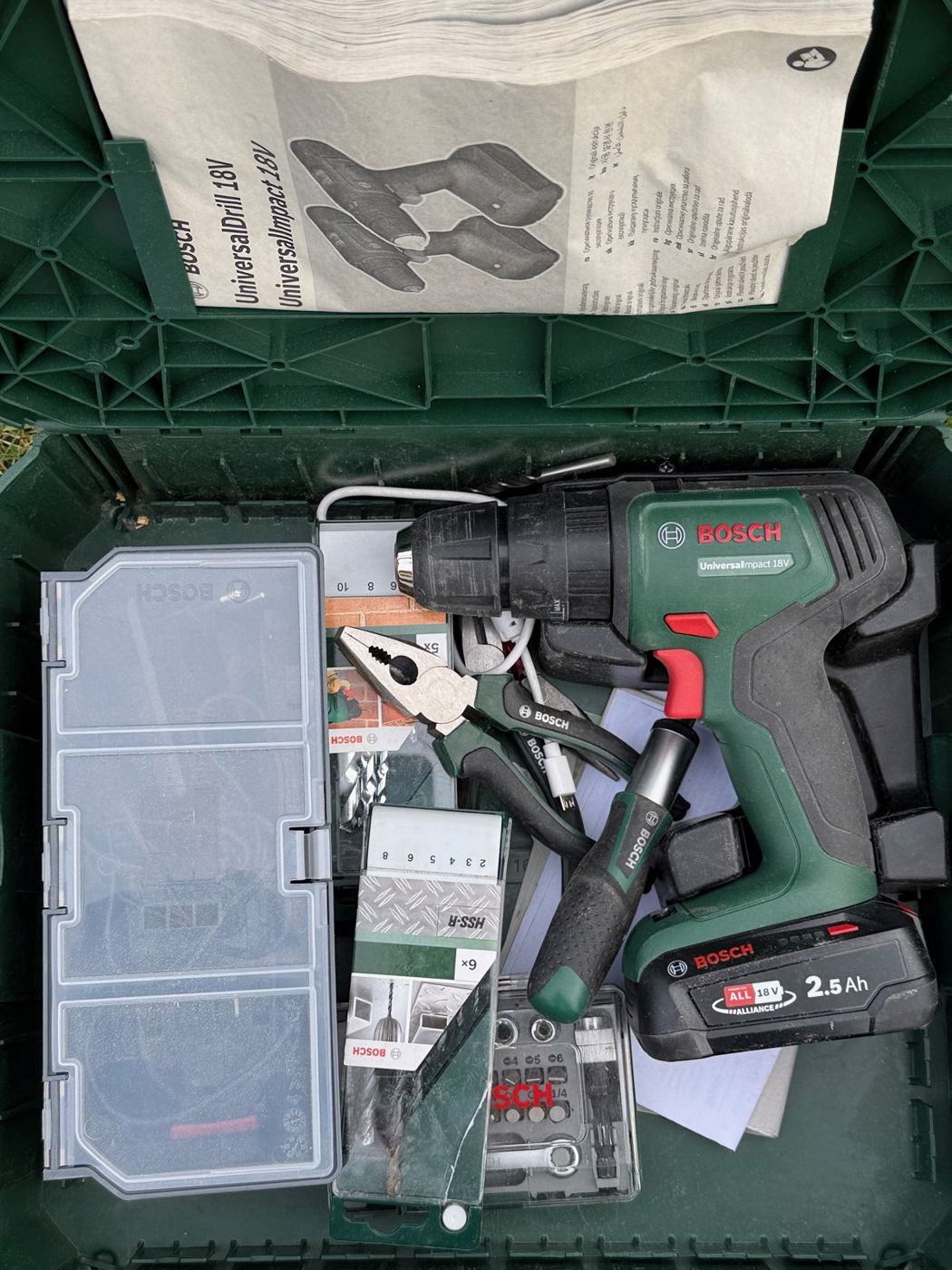 Werkzeugkoffer mit Akkuschrauber und Zubehör